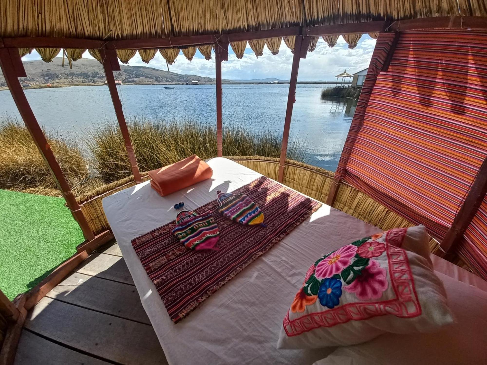 Uros Aruma-Uro On Uros Floating Islands Hotel Puno Exterior photo