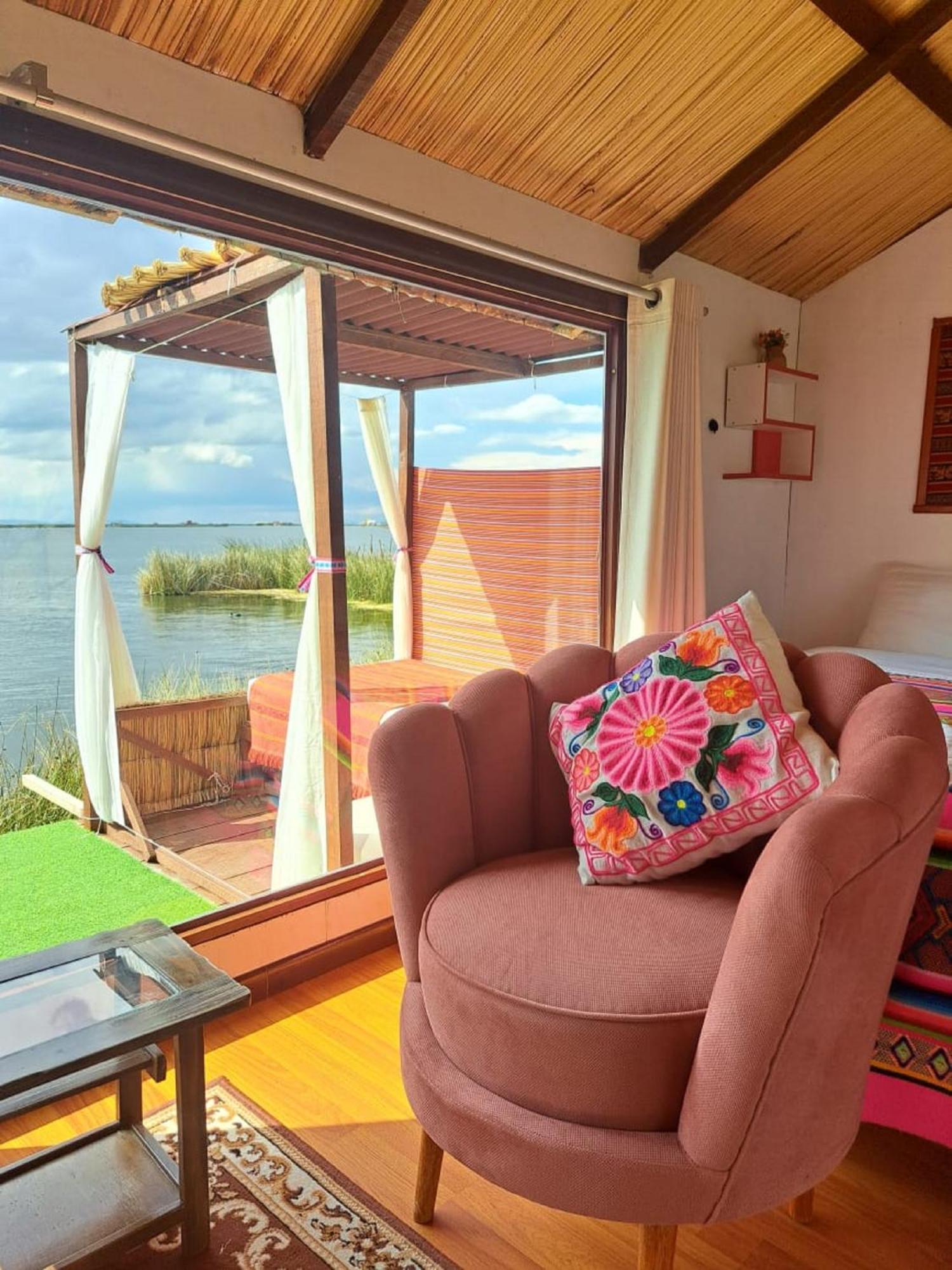 Uros Aruma-Uro On Uros Floating Islands Hotel Puno Exterior photo